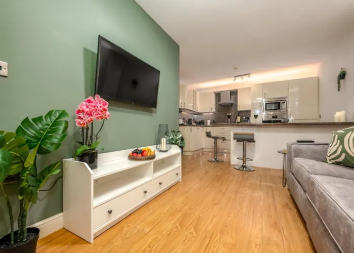 Cozy 2Br | Near City | Wifi