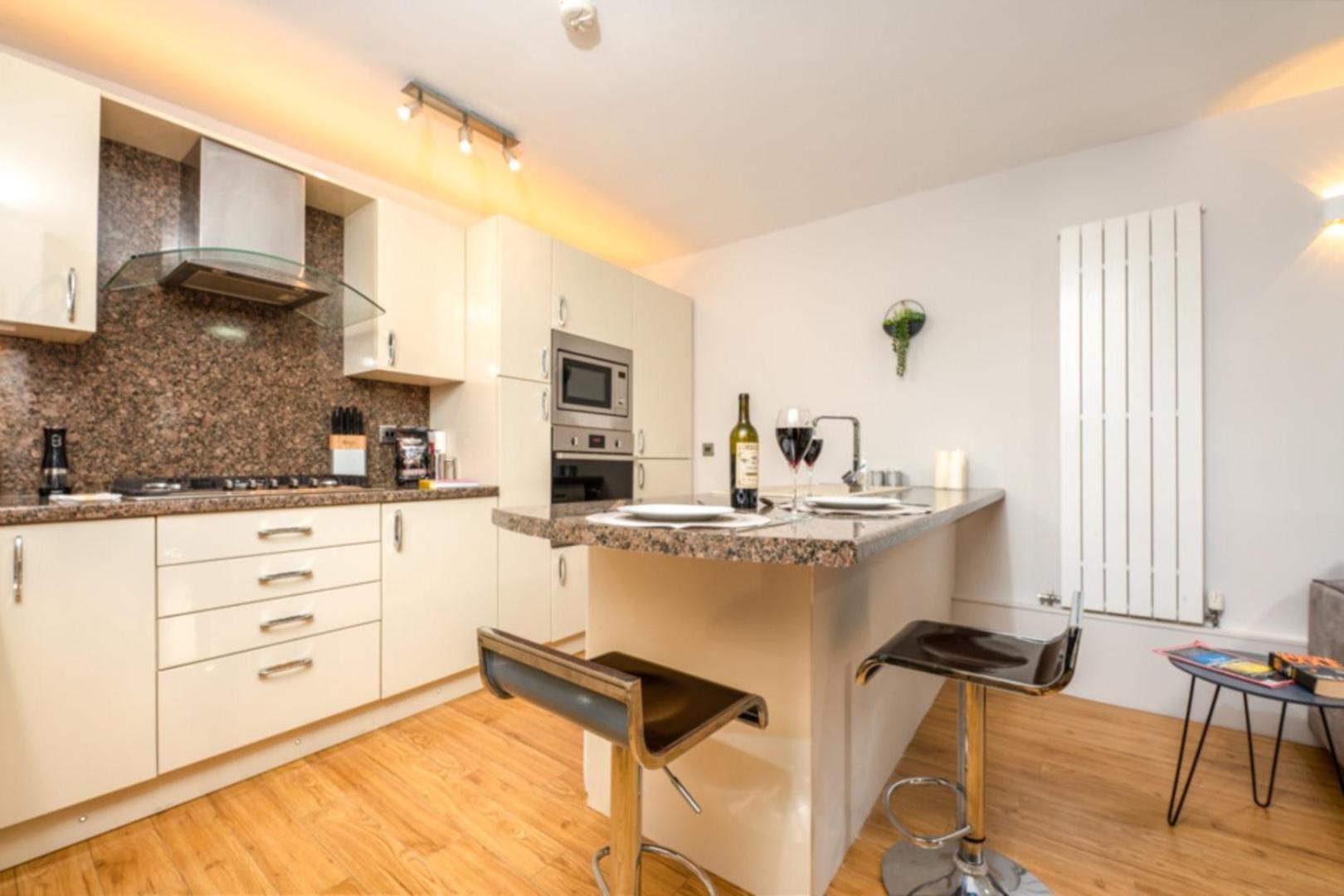 Cozy 2br | Near | Wifi Apartment Cardiff